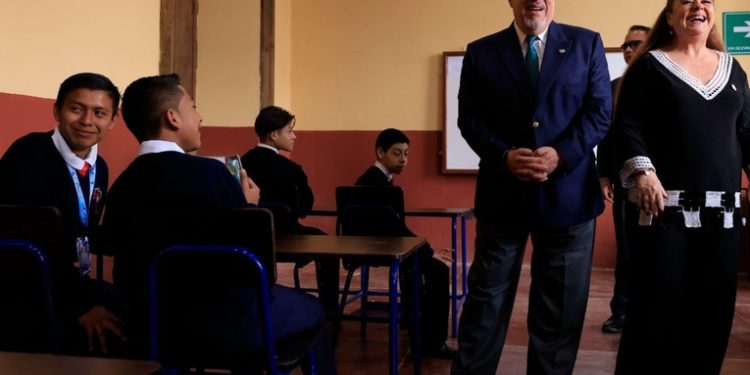 Ministra de Educación anuncia ambicioso plan tecnológico con inversión de Q12 mil millones