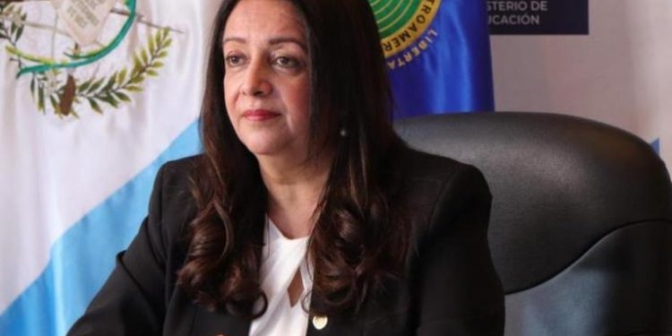 Ministra de Educación Claudia Ruiz no descarta participar en las próximas elecciones