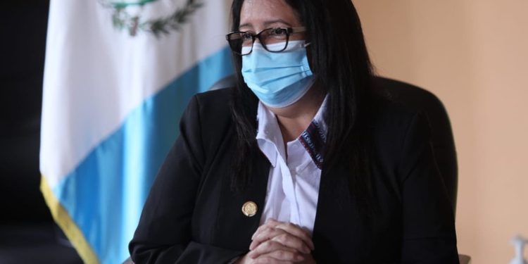 Ministra de educación informa sobre el descanso de medio año escolar