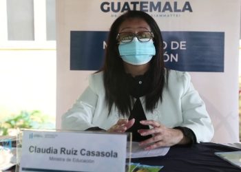 Ministra de Educación recibe llamado para ser interpelada