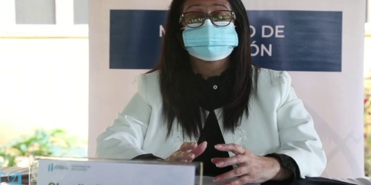 Ministra de Educación recibe llamado para ser interpelada