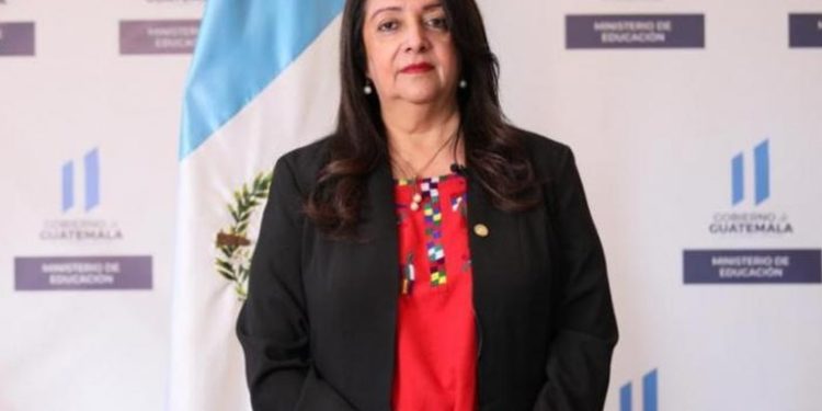 Ministra de Educación solicitará más fondos en presupuesto del próximo año