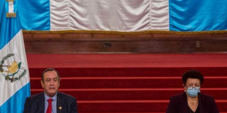 Ministra de Salud de Guatemala renuncia en medio de la tercera ola de COVID-19