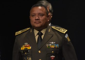Ministro de Defensa Henry Sáenz atribuye destituciones de oficiales a radicalización de críticas