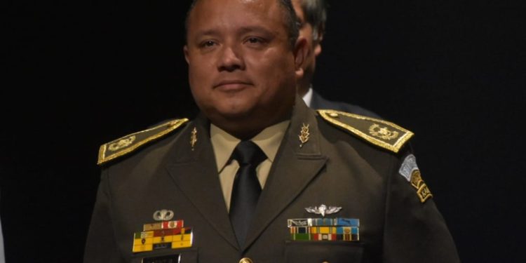 Ministro de Defensa Henry Sáenz atribuye destituciones de oficiales a radicalización de críticas