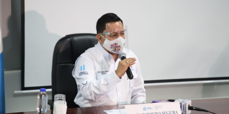 Ministro de desarrollo mantienen preguntas sin contestar