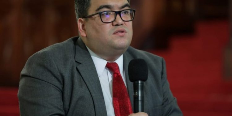 Ministro de Energía y Minas asegura que existe suficiente abastecimiento de combustibles