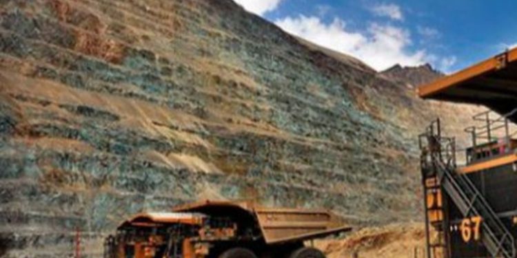 Ministro de Energía y Minas destaca avances administrativos en el primer año de gestión