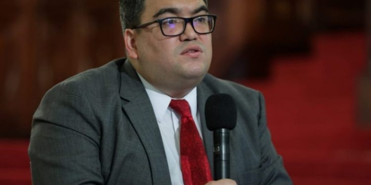 Ministro de Energí­a y minas dio a conocer el incremento de la gasolina