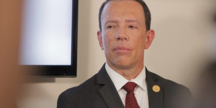 Ministro de Finanzas confirma especulación en precios de los combustibles