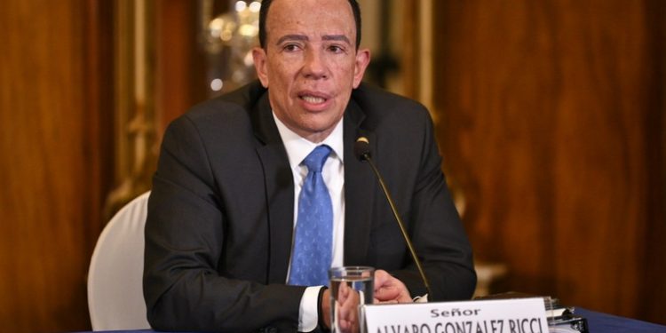 Ministro de Finanzas deberá explicar amortización de deuda por 500 millones de dólares