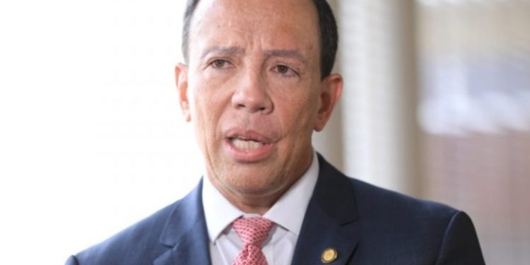 Ministro de Finanzas informa que la deuda externa está bajo control