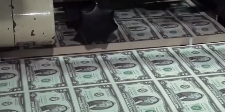 Ministro de Finanzas justifica colocación de bonos internacionales para financiar proyectos