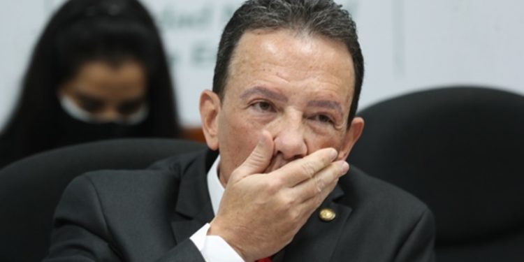 Ministro de Finanzas podrí­a ser interpelado por el Pleno Del Congreso