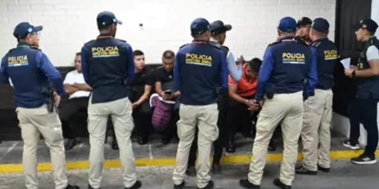 Ministro de Gobernación celebra desmantelamiento de red de traficantes de personas