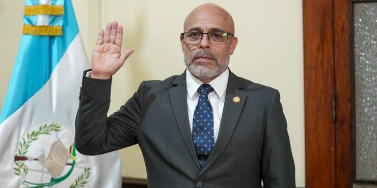 Ministro de Gobernación prepara información para proceso de transición gubernamental