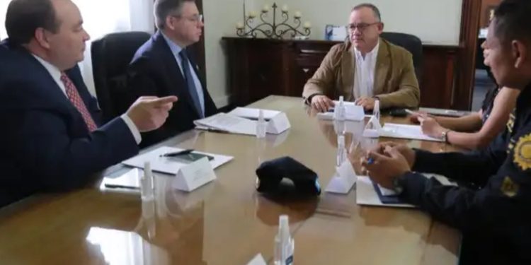 Ministro de Gobernación se reúne con representantes de Estados Unidos para fortalecer la cooperación en seguridad