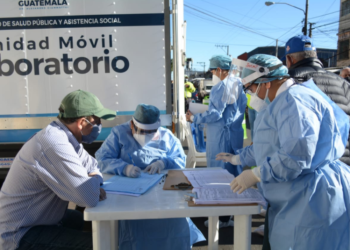 Ministro de Salud afirma que positividad de COVID-19 en el paí­s baja a un 27%