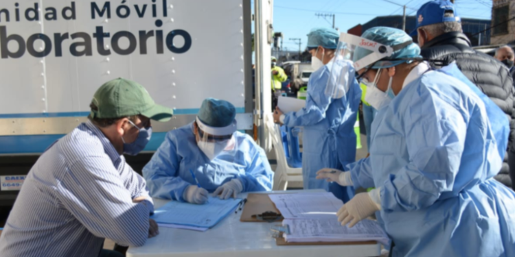 Ministro de Salud afirma que positividad de COVID-19 en el paí­s baja a un 27%