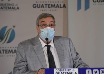 Ministro de Salud asegura avances para adquirir más vacunas