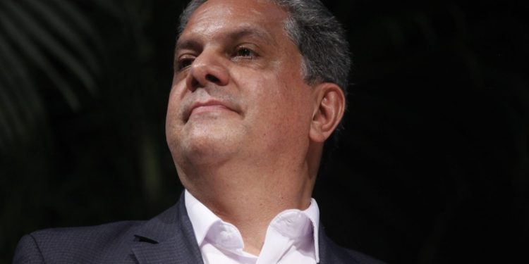 Ministro de Salud crea canal de denuncia contra corrupción en registros sanitarios