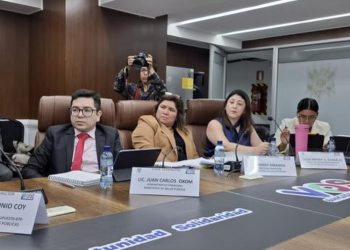 Ministro de Salud propone aumento de Q1,000 mensuales para trabajadores del sector