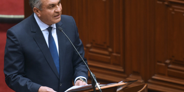 Ministro del Interior de Perú enfrenta la censura por su