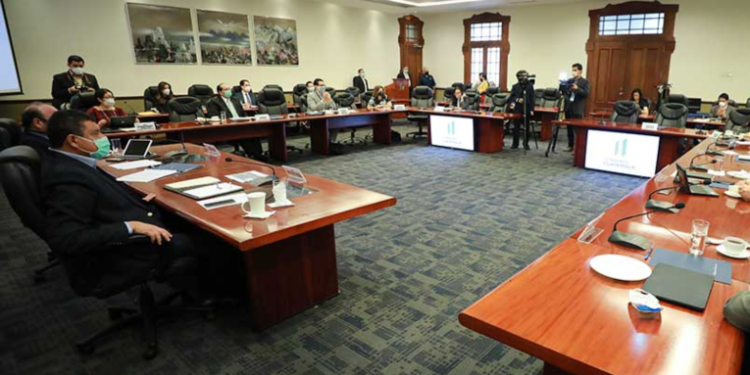 Ministros esperan confirmación para continuar en el cargo