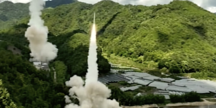 Misiles balí­sticos de China sobrevuelan Taiwán por primera vez en la historia