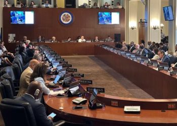 Misión de la OEA señala a partidos perdedores por poner en riesgo la democracia en Guatemala.
