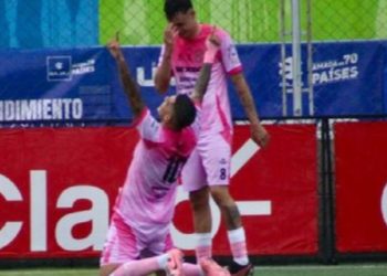 Mixco se impone ante Comunicaciones 2-1 y continúa su ascenso en la clasificación del Apertura 2024