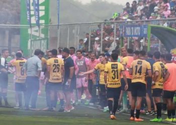 Mixco y Municipal empatan en la final de ida