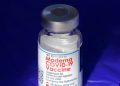 Moderna busca la autorización de la FDA para segunda dosis de refuerzo de COVID para adultos