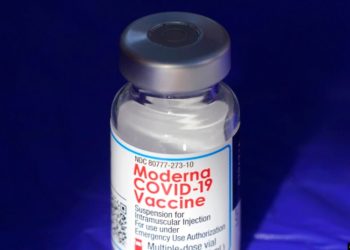 Moderna busca la autorización de la FDA para segunda dosis de refuerzo de COVID para adultos