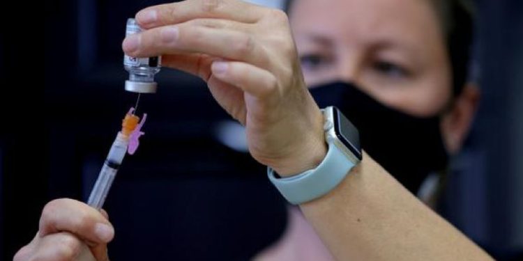 Moderna inicia ensayos clí­nicos de vacuna contra ómicron