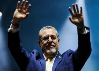 Modernización, patrullajes de seguridad y asensos a mujeres ofrece presidente Arévalo en su primer acto al frente de las fuerzas armadas