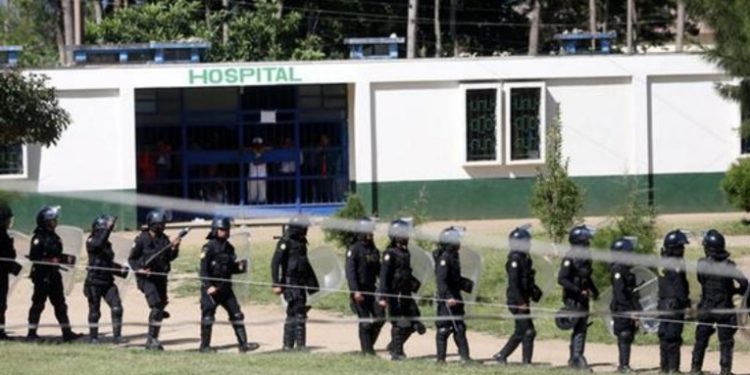 Motin carcelario deja siete reos decapitados en Guatemala