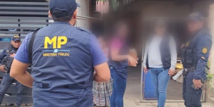 MP y PNC realizan operativos en Panzós por asesinato del hijastro de Joviel Acevedo