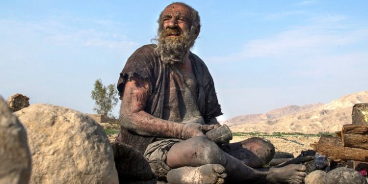 Muere a los 94 años el 'hombre más sucio del mundo' después de bañarse por primera vez en décadas