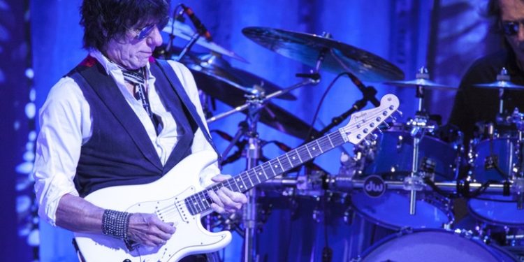 Muere Jeff Beck, uno de los guitarristas más destacados de la historia y ganador de 8 Grammys