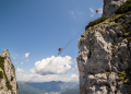 Muere turista al caer más de 90 metros desde una popular escalera colgante en montaña de Austria