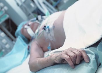 Muere un hombre que pasó cinco horas en una bolsa tras ser declarado muerto por error