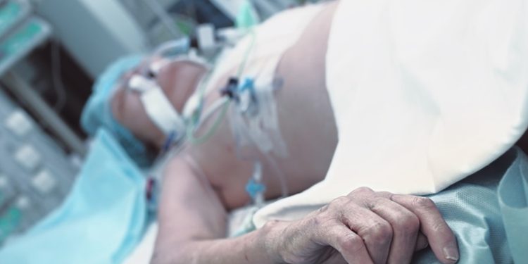 Muere un hombre que pasó cinco horas en una bolsa tras ser declarado muerto por error