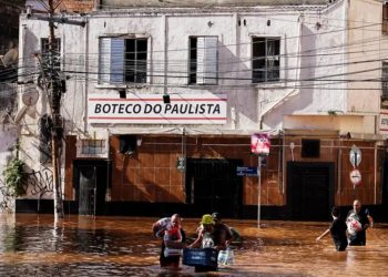 Muertos por inundaciones en Brasil superan el centenar