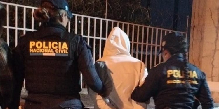 Mujer es capturada al intentar ingresar Q7 mil ocultos en sus partes íntimas al COF