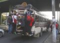Multas severas para autobuses extraurbanos por sobrecarga en la capita