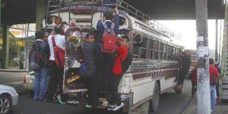 Multas severas para autobuses extraurbanos por sobrecarga en la capita