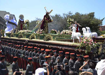 Multitudinarias procesiones son canceladas