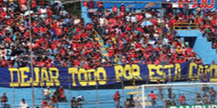 Municipal fue sancionado por incidentes en el Clásico 327