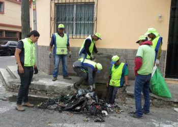 Municipalidad de Guatemala trabaja en la limpieza de tragantes